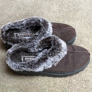 Skechers lug sole slip ons